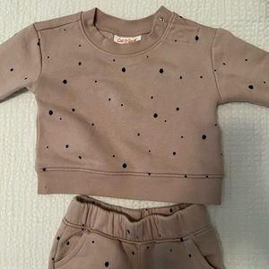 Cat & Jack baby set. Neutral sweatshirt and pants.